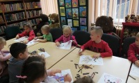 Wizyta przedszkolaków w szkolnej bibliotece 