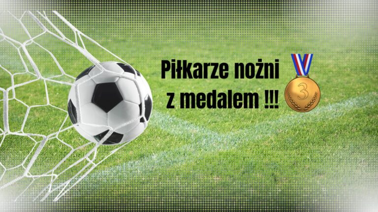 Piłkarze nożni z medalem !!!